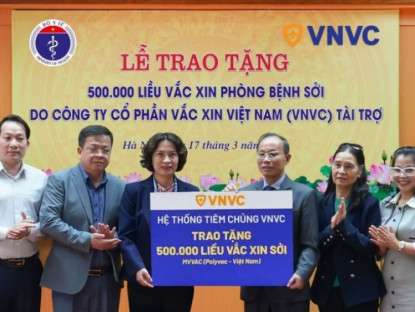 Thông tin doanh nghiệp - Bộ Y tế tiếp nhận 500.000 liều vắc xin sởi từ Hệ thống tiêm chủng VNVC