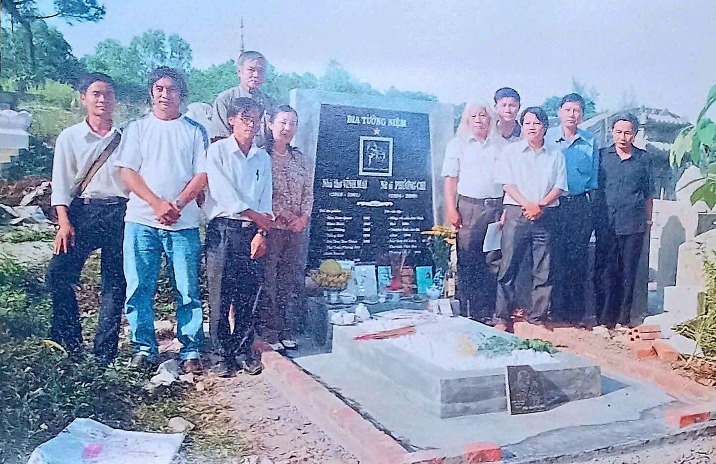 Vẫn sáng một cành “Mai" - 1