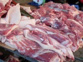 Giá thịt lợn cao “chót vót”, tiểu thương tiết lộ lý do nghỉ chợ, “chán không buồn bán”
