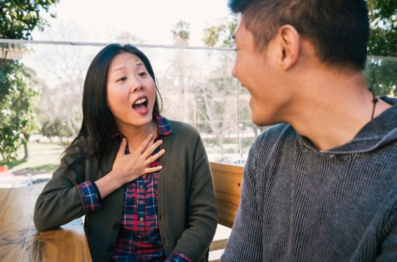 Đi làm tóc tối muộn chưa về, chồng tìm đến tận cửa hàng, nói một câu làm tôi mát lòng mát dạ - 2