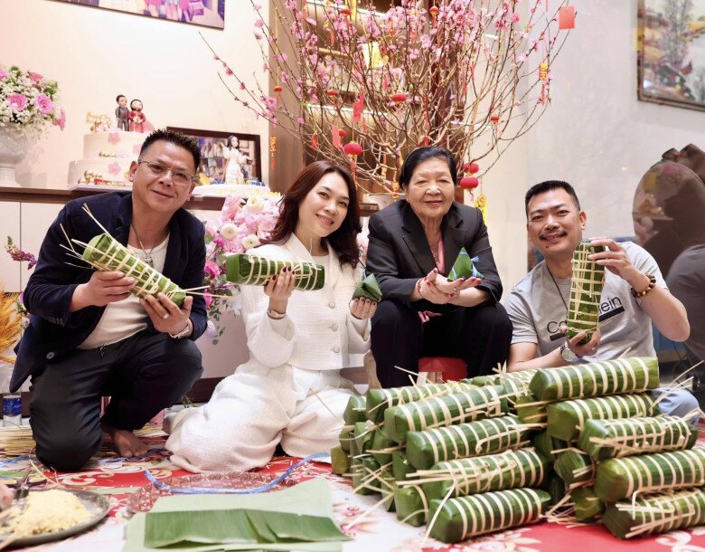 &#34;Hoa hậu nhà trăm tỷ&#34; và dàn sao nô nức gói bánh: Bánh của Đoàn Di Băng - Khánh Vân sao lạ lắm - 8