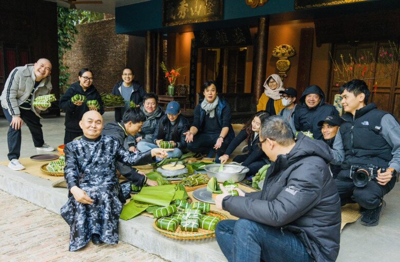 &#34;Hoa hậu nhà trăm tỷ&#34; và dàn sao nô nức gói bánh: Bánh của Đoàn Di Băng - Khánh Vân sao lạ lắm - 15