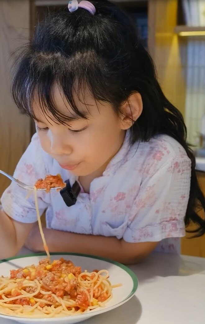 Làm mì spaghetti như cách của &#34;mẹ 3 con&#34; Phạm Quỳnh Anh, em nhỏ nào cũng sẽ thích mê muốn ăn hoài - 9