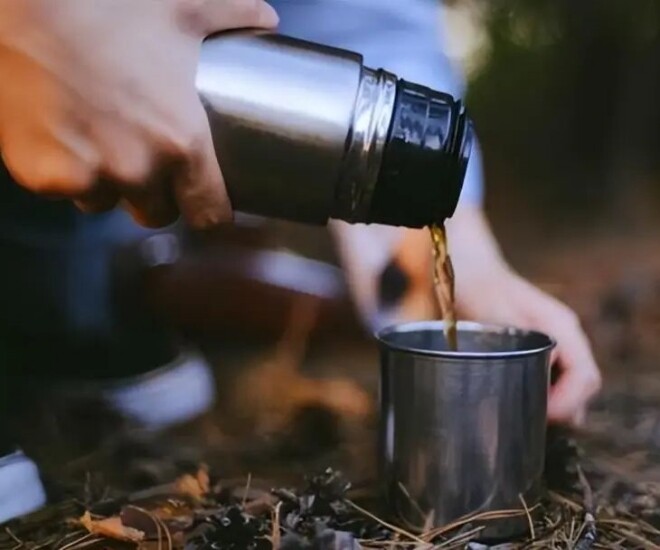 Chiếc cốc này hầu như nhà nào cũng có, dùng quanh năm nhưng hiếm ai biết nó có thể biến nước nóng thành &#34;nước độc&#34; - 1