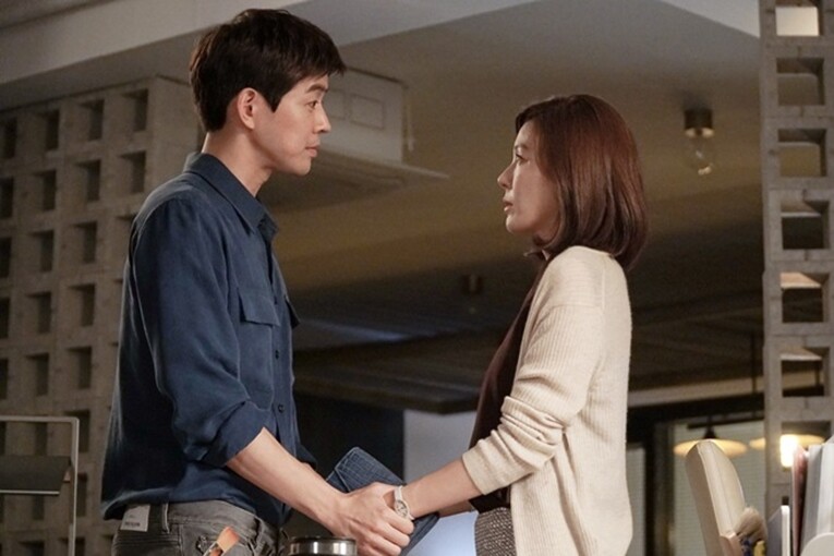 Mùng 8/3 sắp đến, tôi chuyển 3 triệu cho mẹ ruột và mẹ kế, phản ứng của họ khiến tôi bật khóc - 2