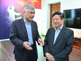 “Nguyện vì dân” - Khúc chính ca từ chiếc huy hiệu đỏ thắm