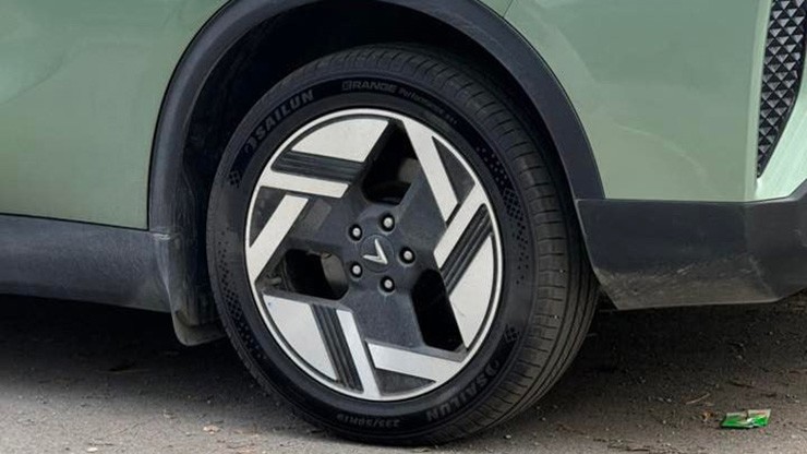 Xem trước phiên bản đủ của mẫu xe VinFast Limo Green - 2