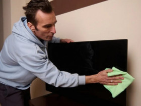 Một việc đơn giản hằng tuần giúp TV bền hơn theo thời gian