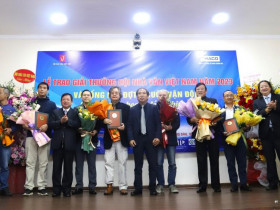 Chính sách khuyến khích phát triển văn học