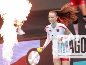 Nữ thần bóng chuyền cao 2m, của hiếm 