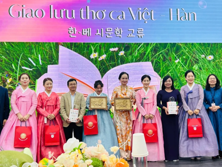 Dịch giả là nhịp cầu bền bỉ kết nối văn học Việt - Hàn - 3