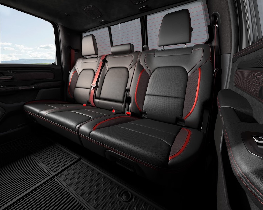 RAM 1500 TRX tái sinh với khối động cơ khủng 777 mã lực - 7