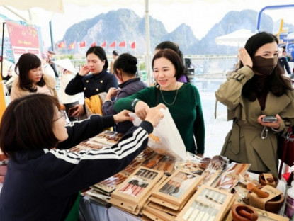 Thông tin doanh nghiệp - Droppii Expo 2026 sôi động đầu năm, thu hút hàng nghìn khách tham quan và mua sắm tại Hạ Long