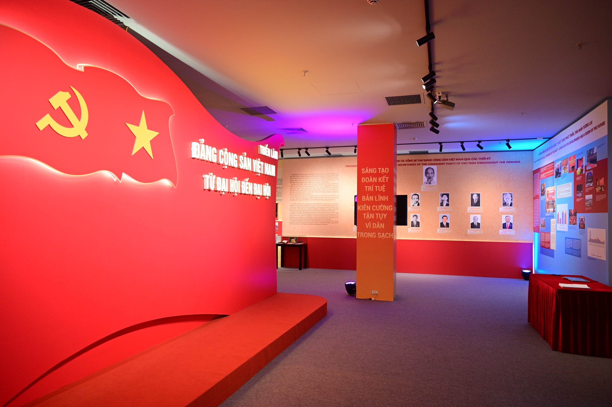 Giới thiệu hơn 200 tài liệu, hình ảnh, hiện vật quý giá tại triển lãm “Đảng Cộng sản Việt Nam - Từ Đại hội đến Đại hội” - 1