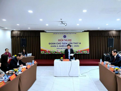 Tin Tức - Hội nghị Đoàn Chủ tịch lần thứ 14: Định hướng hoạt động văn học nghệ thuật trong giai đoạn mới