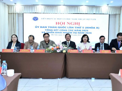 Tin Tức - Tổng kết một năm sáng tạo và mở ra những định hướng mới cho văn học nghệ thuật