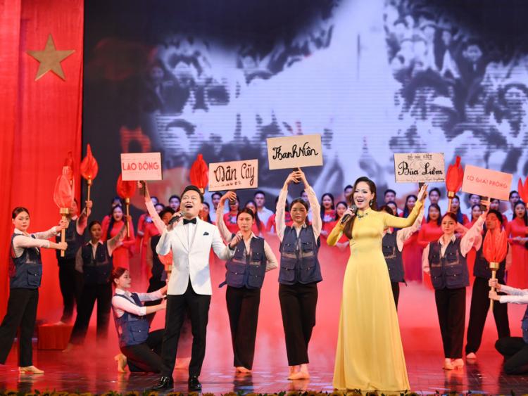 Lòng sông gương sáng bụi không mờ (Suy nghĩ về sứ mệnh văn hóa của nhà văn trong kỷ nguyên vươn mình của dân tộc)