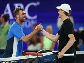 Sinner thua tay vợt nghiệp dư, cú sốc lớn trước thềm Australian Open