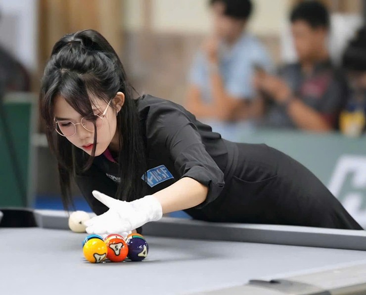 Người đẹp bi-a nhảy gợi cảm ăn mừng U23 Việt Nam vào bán kết, MC Túy Cát mê mẩn Đình Bắc - 2