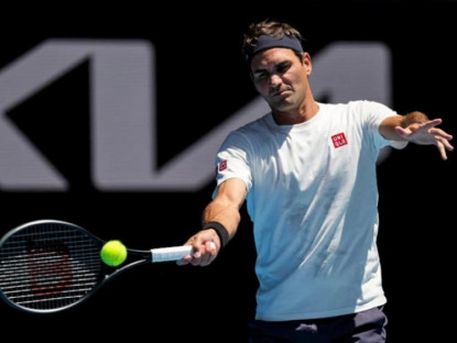 Thể thao - Federer tái xuất gây sốt ở Úc mở rộng: 44 tuổi vẫn đánh bại sao hạng 13 thế giới