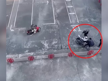 Giao thông - Clip: Thi sa hình cô gái lao thẳng vào hàng rào khiến ai cũng ngỡ ngàng