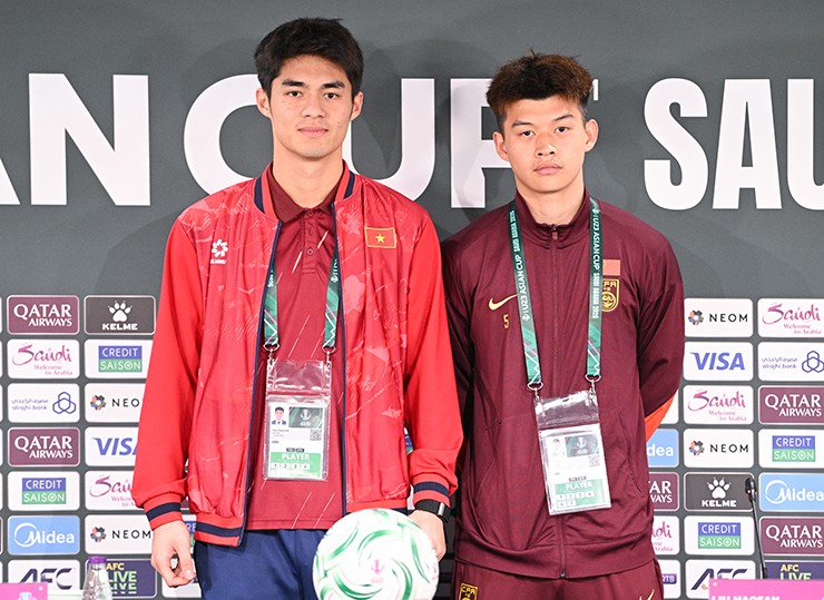 "Người nhện" U23 Trung Kiên đấu Li Hao đáng xem nhất, thầy Kim được ví như Harry Potter - 2