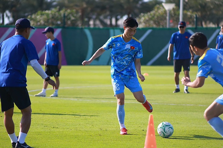 "Người nhện" U23 Trung Kiên đấu Li Hao đáng xem nhất, thầy Kim được ví như Harry Potter - 5