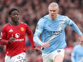 HLV Carrick muốn Mainoo ở lại MU, chứng minh Amorim sai lầm