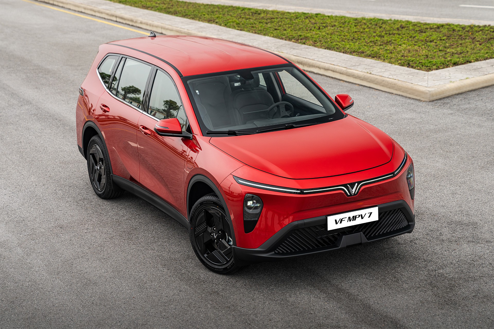 VinFast VF MPV 7 ra mắt thị trường Việt và có giá bán 819 triệu đồng - 1