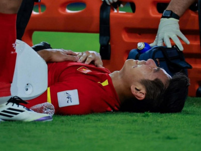 Thể thao - Tin mới nhất Hiểu Minh U23 VN chấn thương: Bật khóc vì không thể chiến đấu đến phút cuối