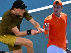 Sinner đạt cột mốc của Djokovic, trai đẹp 1m96 có kỷ lục không ai muốn ở Australian Open