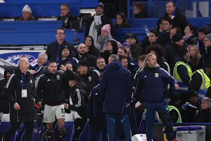 Tin mới nhất bóng đá sáng 24/1: Vì một chai nước, Chelsea bị phạt 150.000 bảng - 1