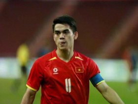 Khuất Văn Khang theo sát tiền đạo U23 Hàn Quốc, cư dân mạng 