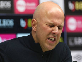 Arne Slot lạc lối ở Liverpool: Học trò bị nghi kháng lệnh, khó trụ quá 2 vòng nữa