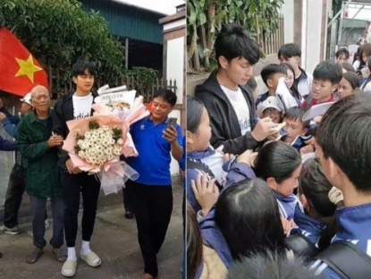 Giải trí - Thủ môn U23 VN Văn Bình được cả làng chào đón, mẹ bán hàng chợ quê đông nghịt khách vây quanh
