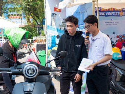 Thông tin doanh nghiệp - Sự kiện Đổi xăng lấy điện: Người dân TP.HCM nườm nượp “chốt” xe máy điện VinFast đi Tết