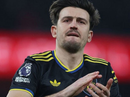 Thể thao - Vì sao MU thoát phạt đền, dù Maguire để bóng chạm tay trong vòng cấm?