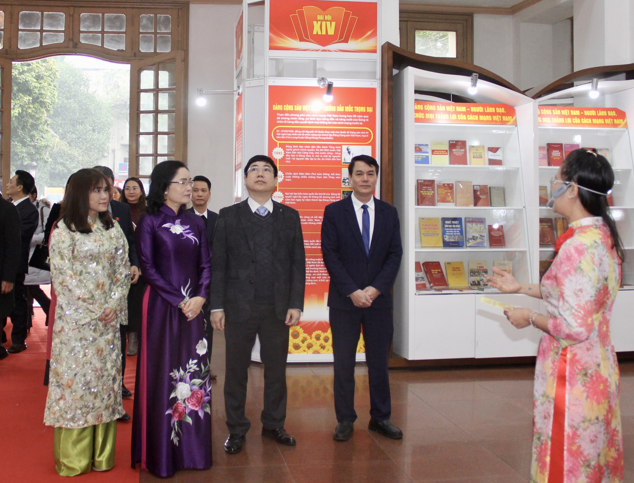 Khai mạc Triển lãm tư liệu “Đảng Cộng sản Việt Nam qua các kỳ Đại hội” - 4