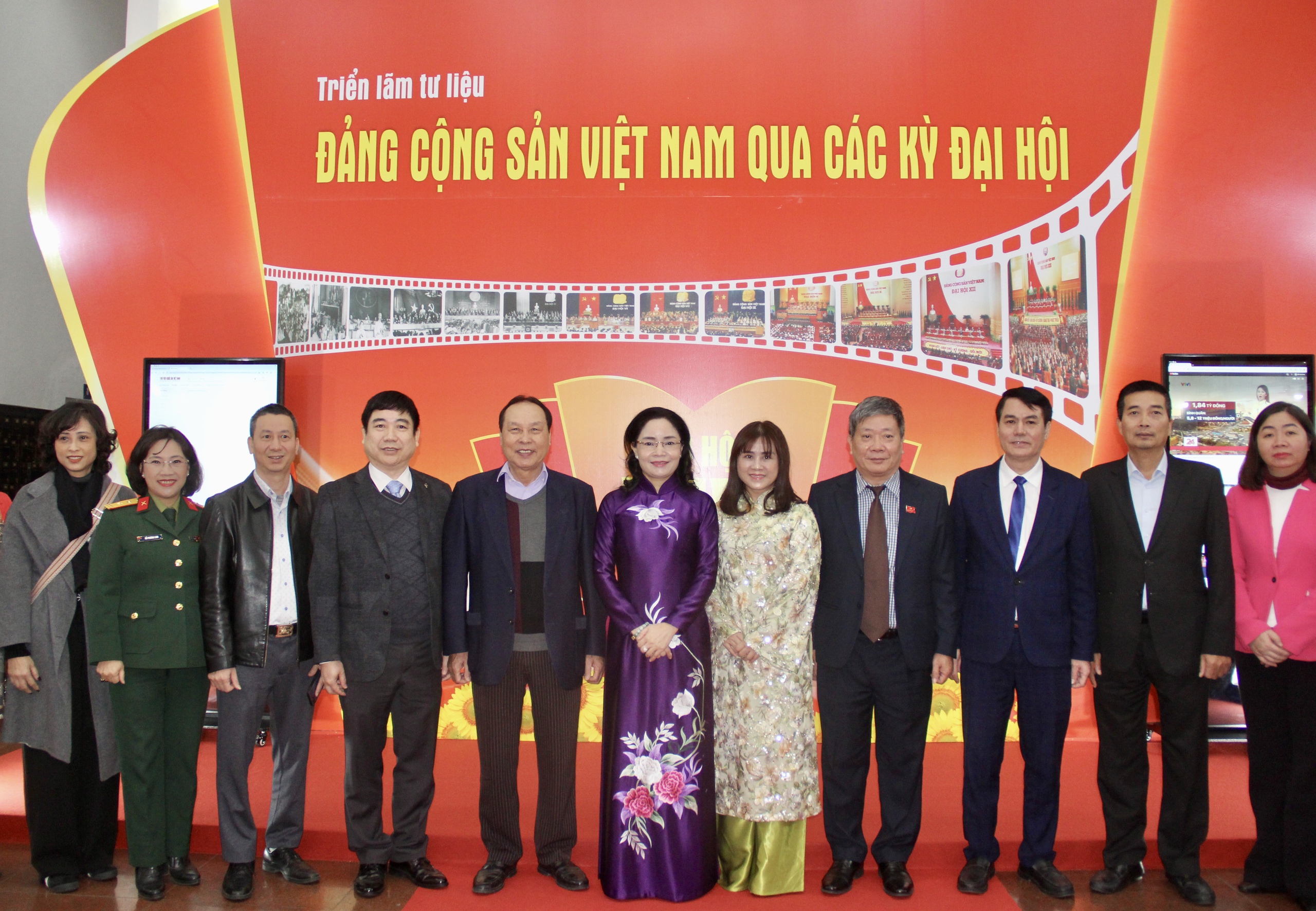 Khai mạc Triển lãm tư liệu “Đảng Cộng sản Việt Nam qua các kỳ Đại hội” - 5