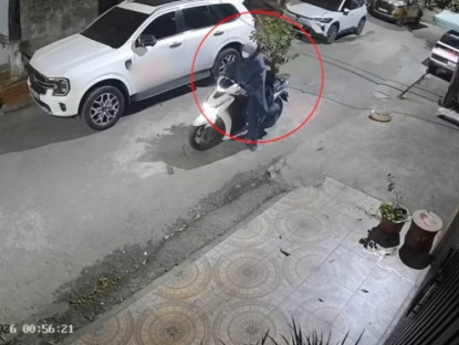 Giao thông - Clip: Đi SH trộm cây nhà dân, người đàn ông nhận cái kết tê tái
