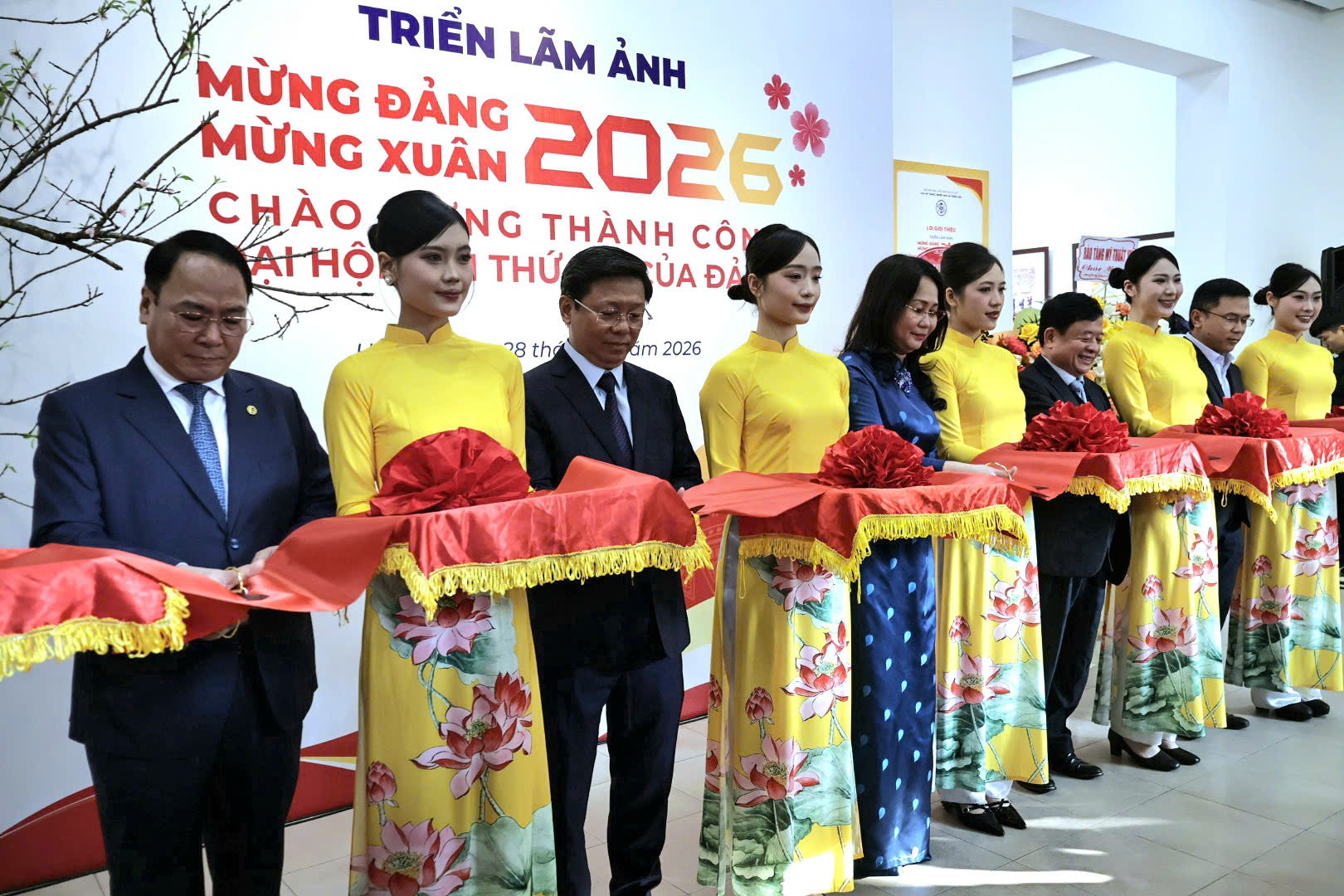 Nhìn lại những bước tiến quan trọng của đất nước qua 100 tác phẩm nhiếp ảnh - 3