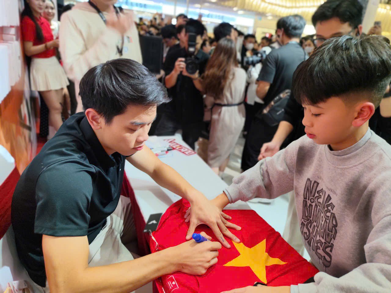 Mối lo Đình Bắc và dàn sao U23 tự mãn: Muốn "nên người", hãy tránh xa thế giới ảo - 2