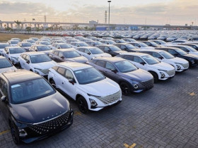 Nhập khẩu ô tô tăng vọt, Việt Nam chi 4,74 tỷ USD trong năm 2025