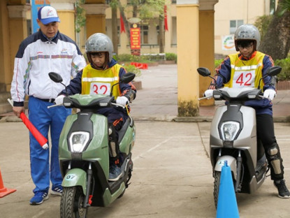 Thông tin doanh nghiệp - Honda Việt Nam hướng dẫn pháp luật về trật tư an toàn giao thông và kỹ năng lái xe an toàn trên địa bàn trọng điểm