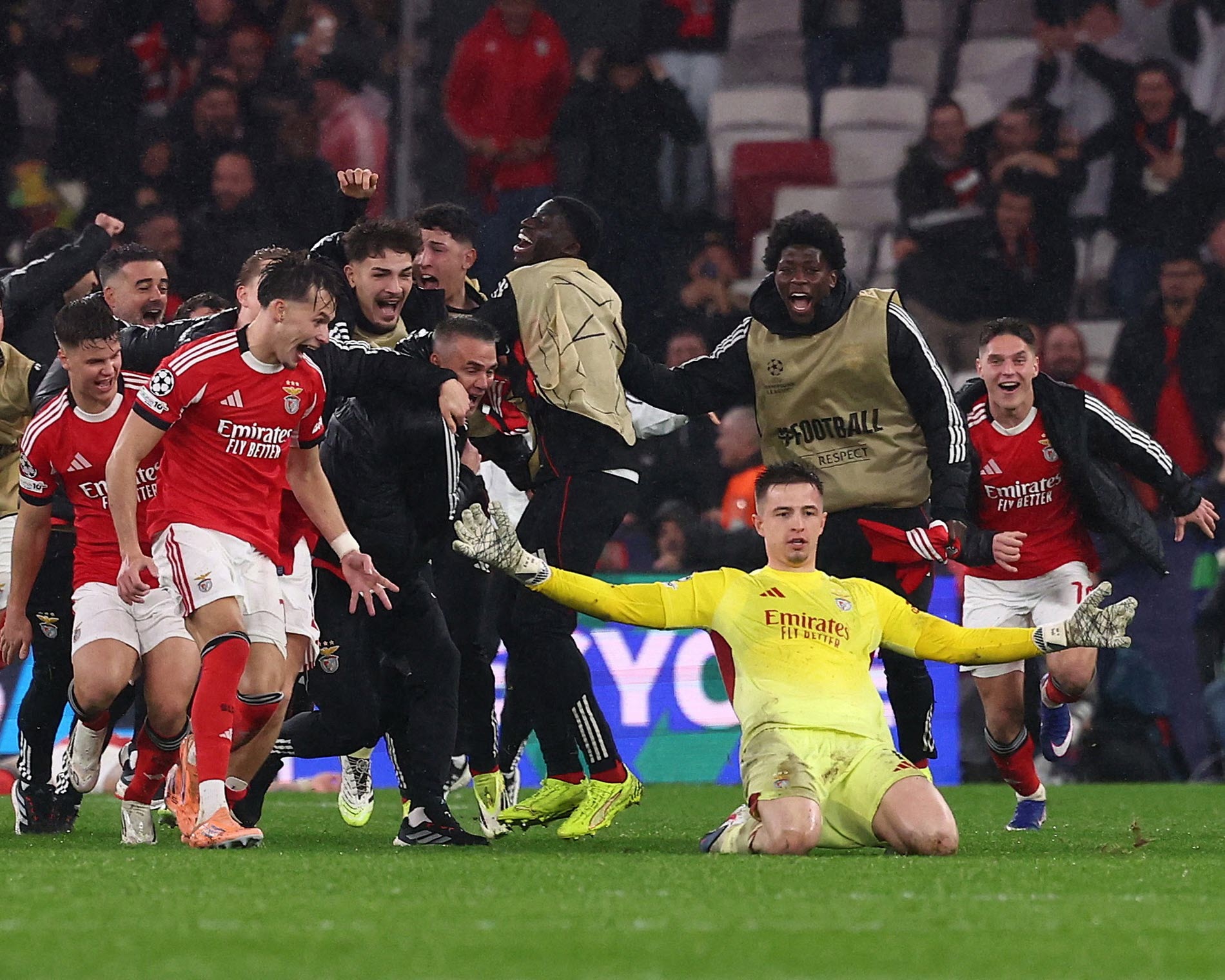 Bảng xếp hạng Cúp C1: Kỳ tích Benfica - Mourinho, 5 đội Ngoại hạng Anh đoạt top 8 - 1