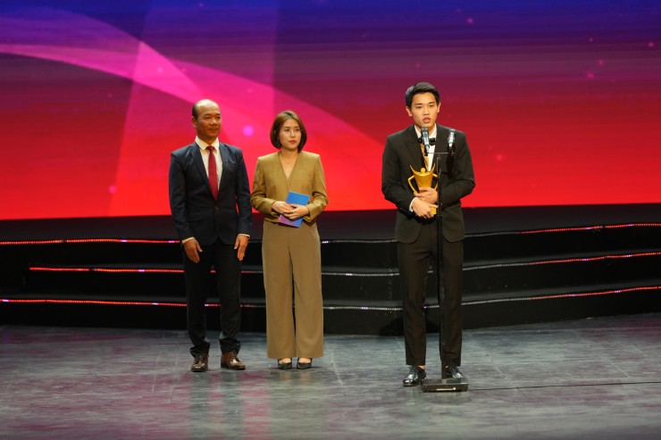 Đình Bắc và "trai tài gái sắc" bắn súng vỡ oà nhận "Oscar thể thao Việt Nam" - 1