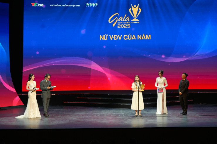 Đình Bắc và "trai tài gái sắc" bắn súng vỡ oà nhận "Oscar thể thao Việt Nam" - 3