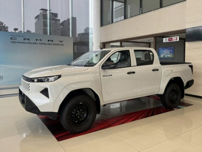Giao thông - Ảnh thực tế Toyota Hilux 2026 bản rẻ nhất tại đại lý