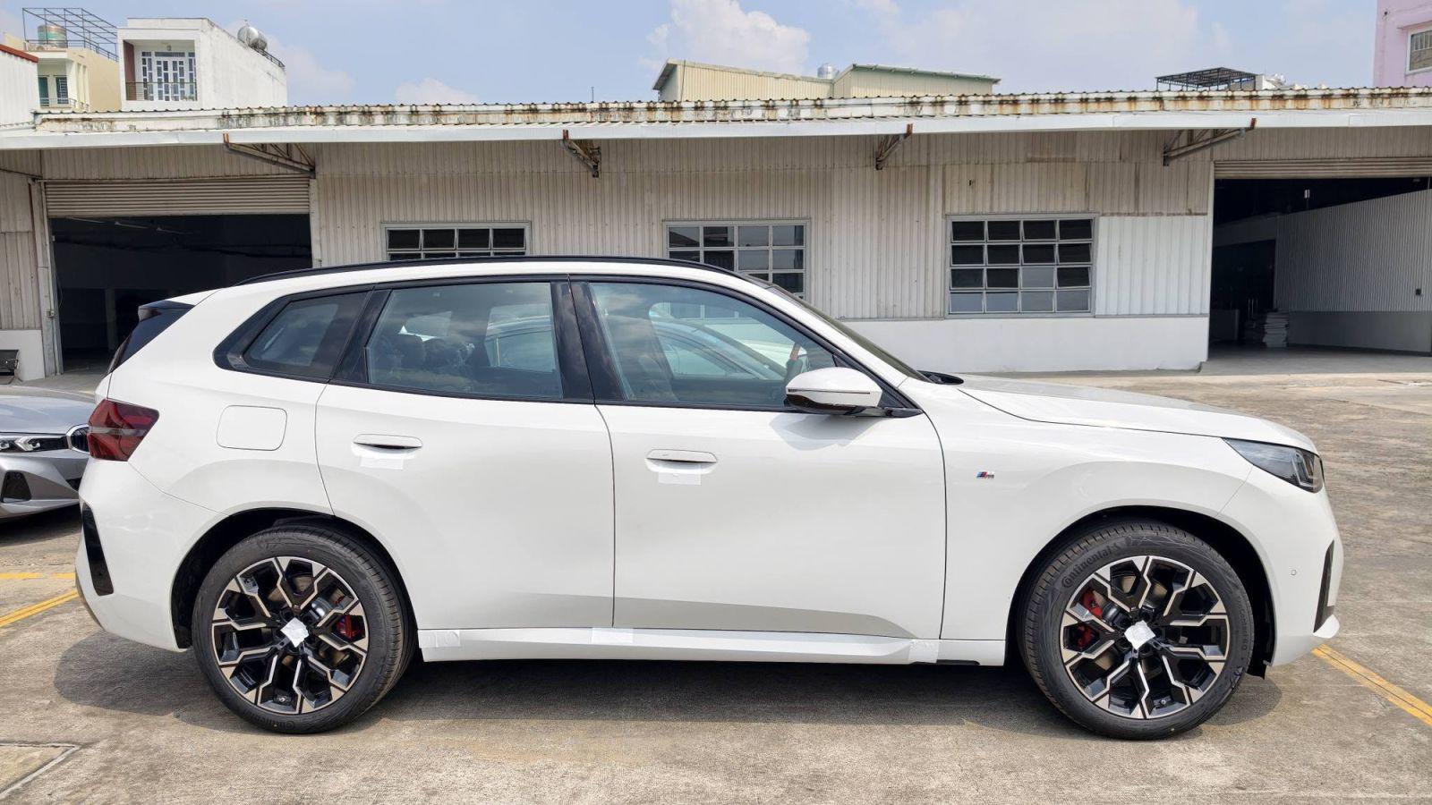 BMW X3 phiên bản mạnh nhất cập cảng Việt Nam - 3