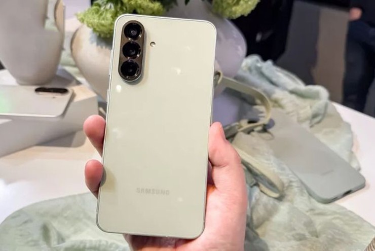 iPhone 13 bất ngờ tăng giá, vẫn là iPhone chính hãng rẻ nhất Việt Nam - 3